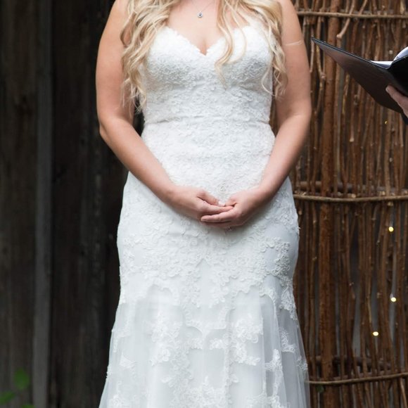 Stunning Fit and Flare Wedding Dress - size 10 curvy girl - Picture 3 of 9